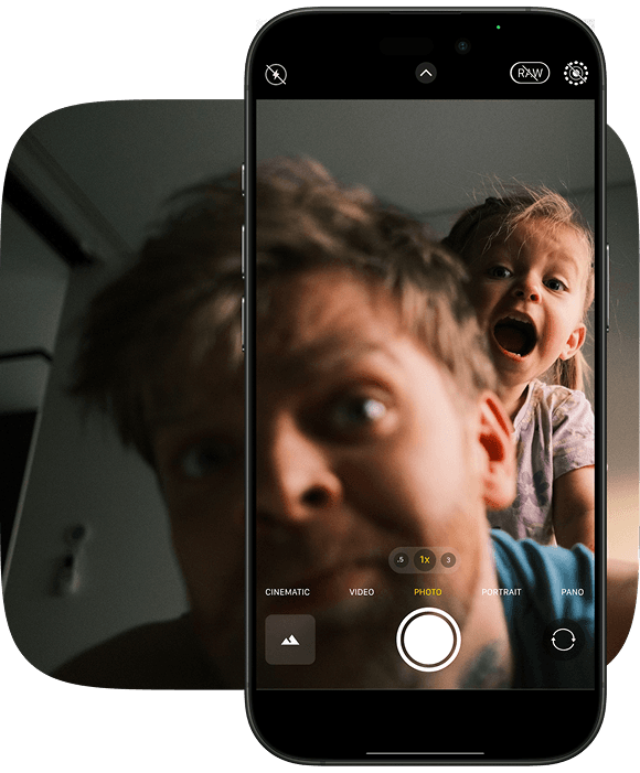 Aperçu Marmo sur iPhone — parents et enfant dans l’appareil photo