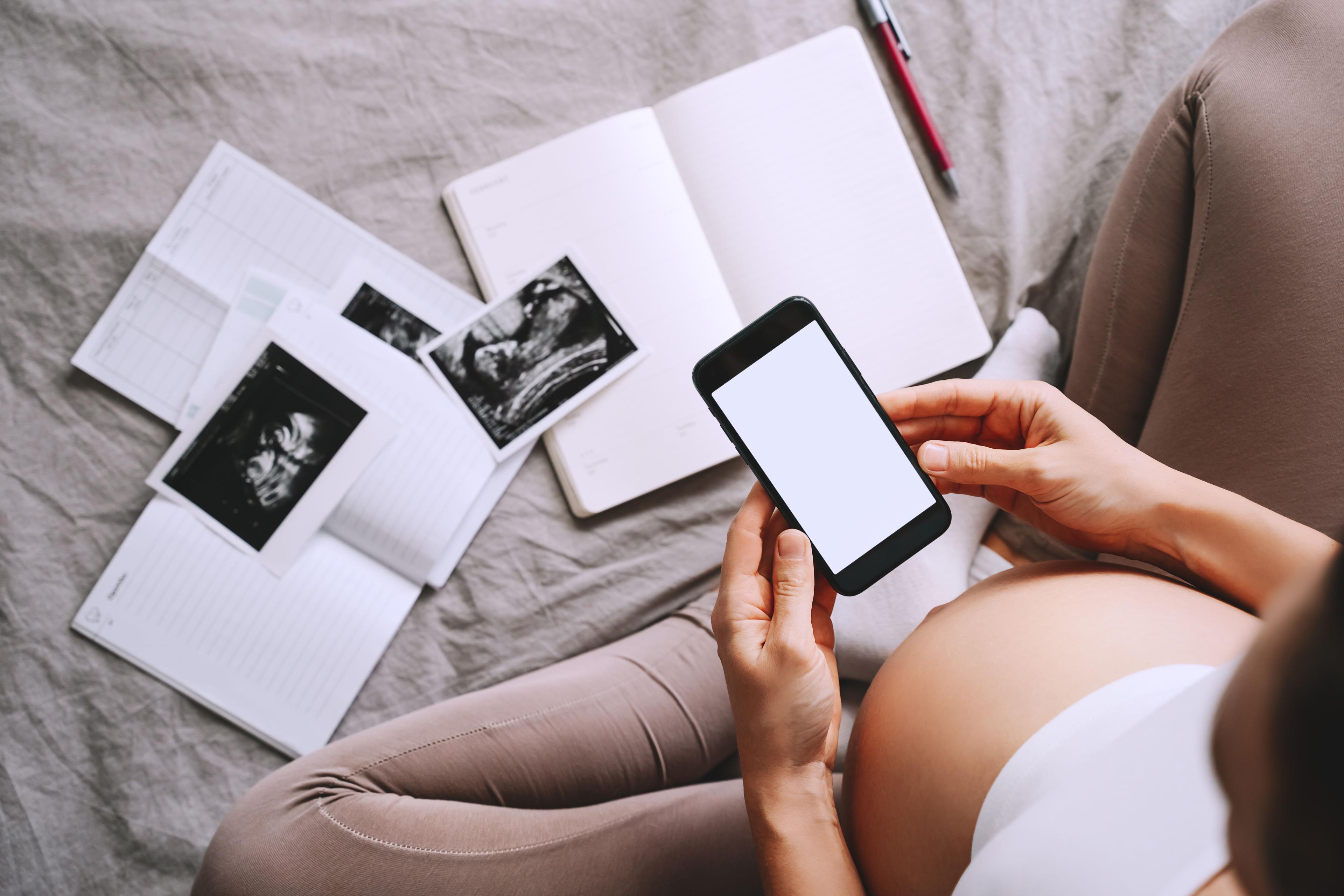 Journal de vie bébé : numérique ou papier, que choisir ?