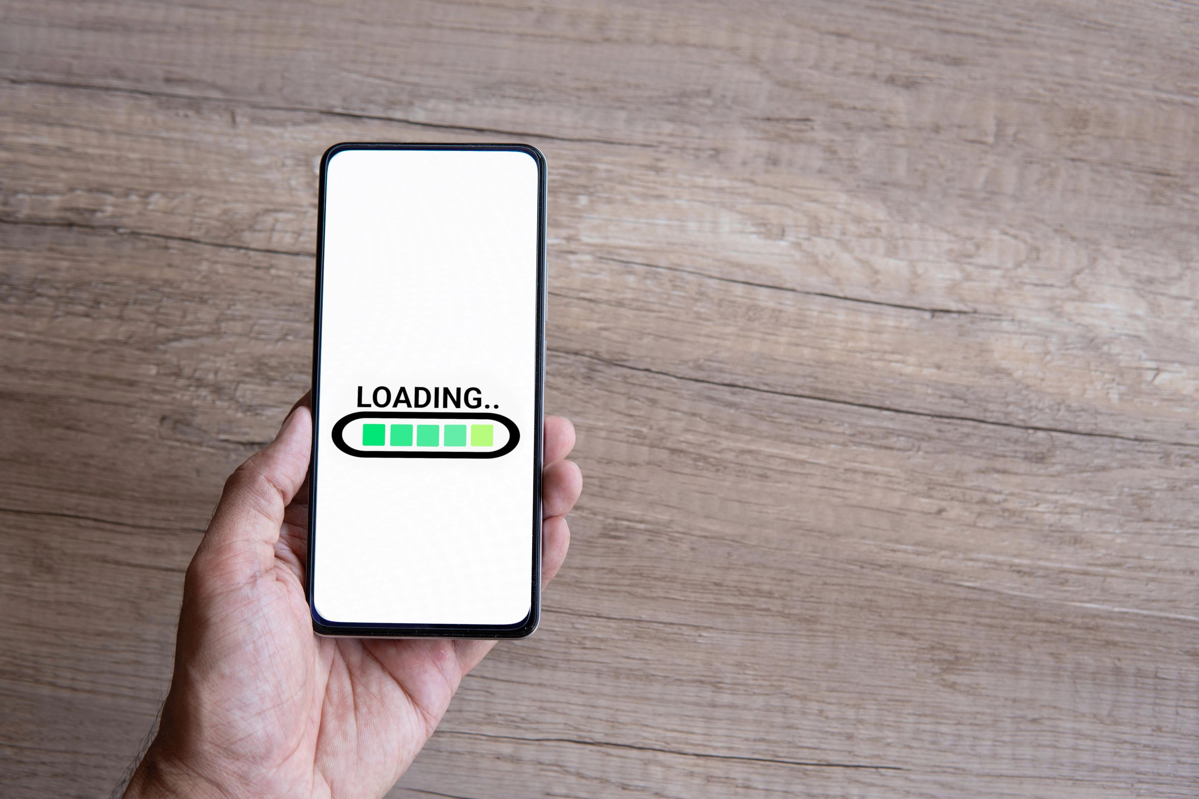 Téléphone affichant une barre de progression pendant un transfert de photos